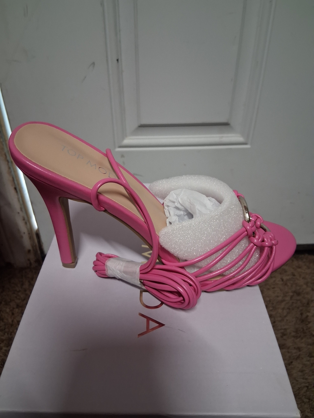 Beautiful Ladies Size 7 And 1/2 A Fuchsia Hot Pink Top Moda Ireland Strappy Ankl